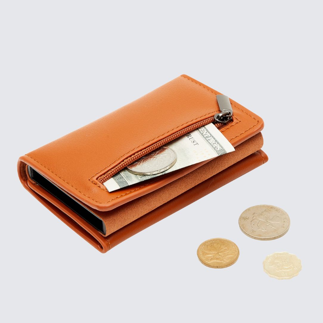 LEURA 2.0 Unisex Wallet Tan back side coin pocket for optimal storage